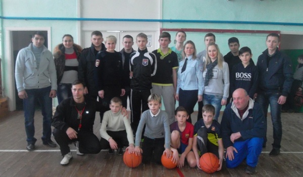 В Ленинском районе сотрудники полиции и школьники состязались в быстроте, силе и ловкости