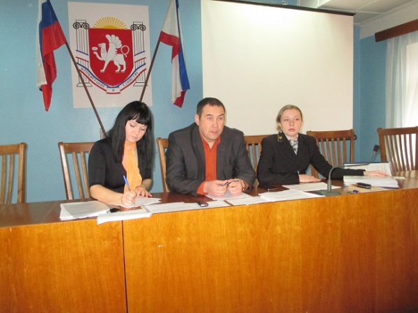 В Администрации Ленинского района состоялось заседание комиссии по делам несовершеннолетних и защите их прав