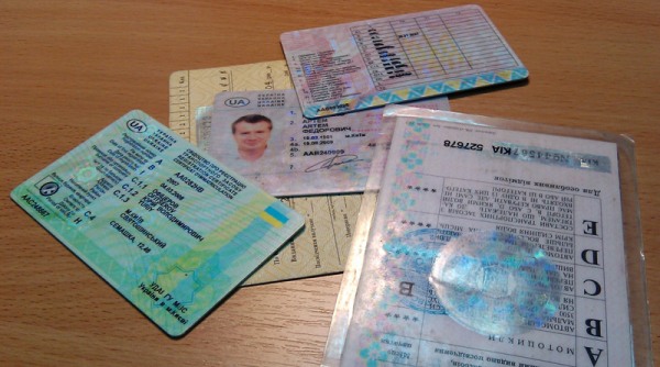 Крымские водители могут использовать водительские удостоверения украинского образца и после 1 апреля 2016 года