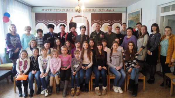 В Ленинской центральной районной библиотеке был проведен исторический час «Крым. Россия. Навсегда!»