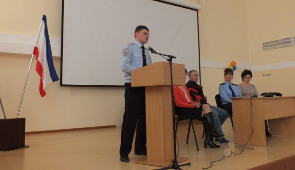 Сотрудники полиции совместно с отделом образования, прокуратурой и центром социальной службы для семьи, детей и молодежи в рамках правового воспитания провели совместную встречу со старшеклассниками