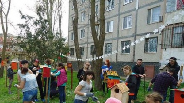 В Щелкино установили 17 скворечников для белок