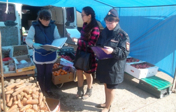 Ленинские  полицейские совместно с представителями администрации провели рейд по пресечению фактов незаконной торговли