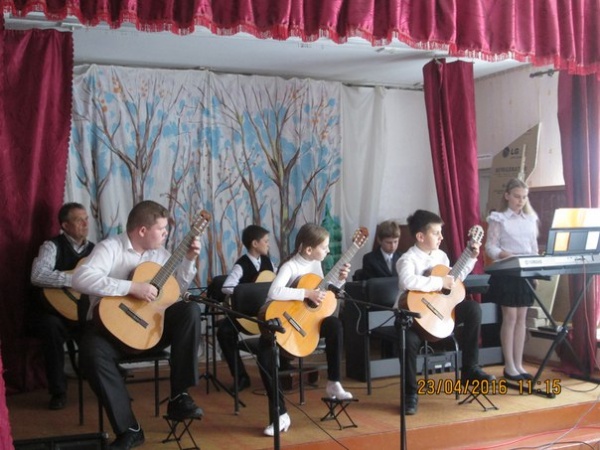23 апреля в "Щёлкинской детской школе искусств" прошел отчётный концерт класса гитары и духовых инструментов