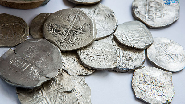 При строительстве моста в Крым нашли клад из серебряных монет середины XVII века