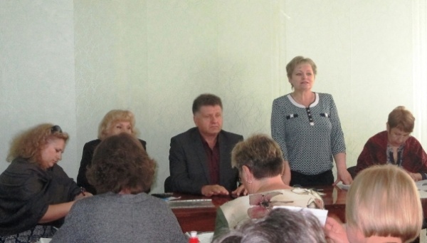 Глава Администрации Ленинского района принял участие в совещании с руководителями образовательных учреждений