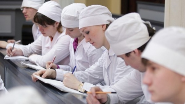 Выпускники крымских медвузов должны будут отработать от 3 до 5 лет в муниципальных и республиканских медучреждениях