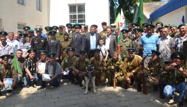 В пгт Ленино состоялось торжественное открытие памятного знака пограничникам