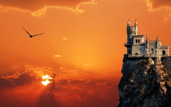 Главным символом Крыма признали дворец-замок "Ласточкино гнездо"