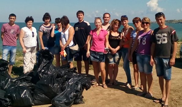 В Ленинском районе прошел субботник по благоустройству и санитарной очистке района