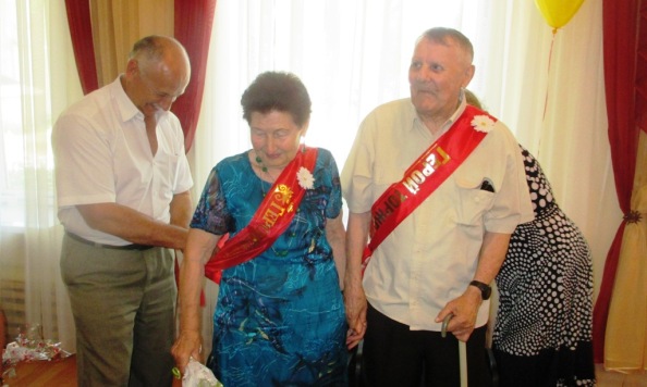 В Ленинском районе состоялось торжественное чествование юбиляров изумрудной свадьбы