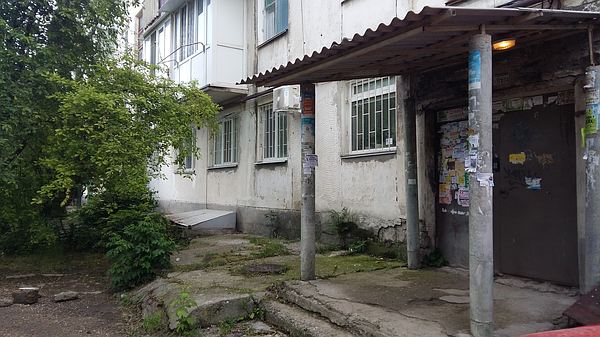 Жильцов аварийного общежития в Щелкино в сентябре переселят в новые квартиры