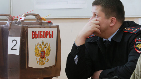Сотрудники полиции предупреждают об ответственности за нарушения избирательных прав граждан