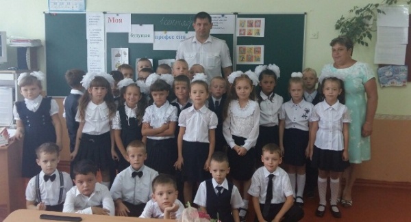 Дорожные полицейские Ленинского района провели уроки безопасности в школах