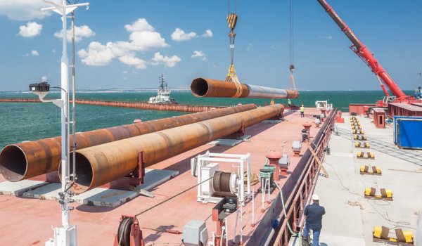 Строители Керченского моста установили первую морскую опору