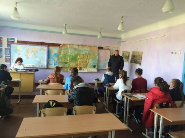 В Ленинском районе полицейские встретились со школьниками