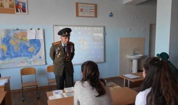 В Ленинской районной библиотеке прошел литературно-музыкальный час «Строки, добытые в боях»