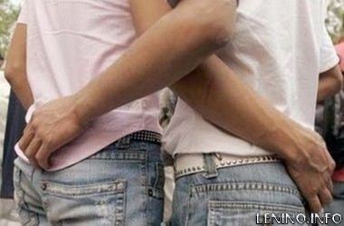 Геям в России хотят запретить сдавать кровь