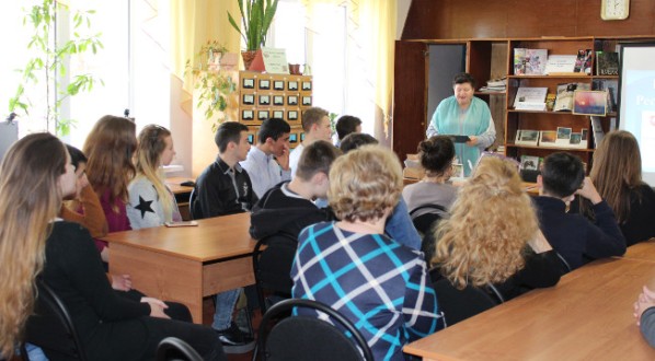 В Ленинской районной библиотеке проведен правовой час «Есть множество законов, но главный – один»