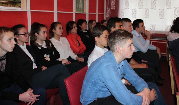 В Ленинской районной библиотеке состоялся информационный час «Долгий путь домой»