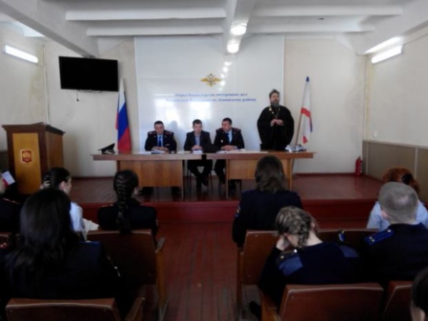 В ОМВД России по Ленинскому району состоялись служебные занятия в рамках Единого дня государственно-правового информирования