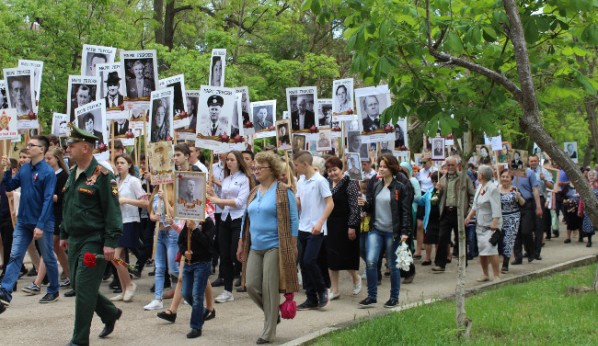 В Ленинском районе проведены шествие «Бессмертный полк России» и торжественный митинг, посвященные 72-й годовщине Великой Победы