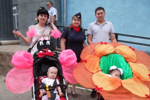 Полицейские и общественники поздравили ребят с Днем защиты детей