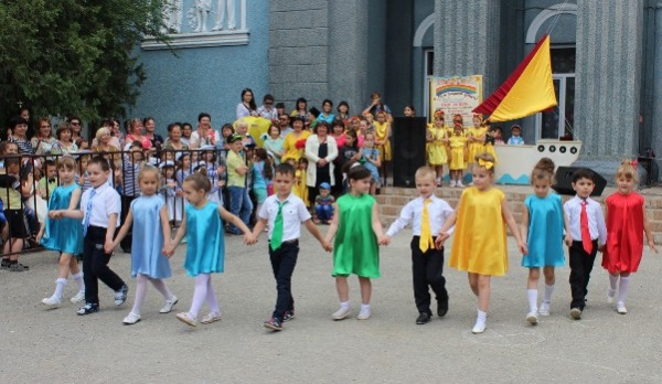 В пгт Ленино прошел праздник, посвященный Международному Дню защиты детей