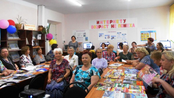 В Ленинской районной библиотеке прошёл час истории «День России – праздник свободы и гражданского мира»