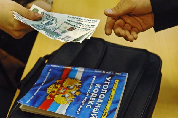 Полиция напоминает об уголовной ответственности за взяточничество