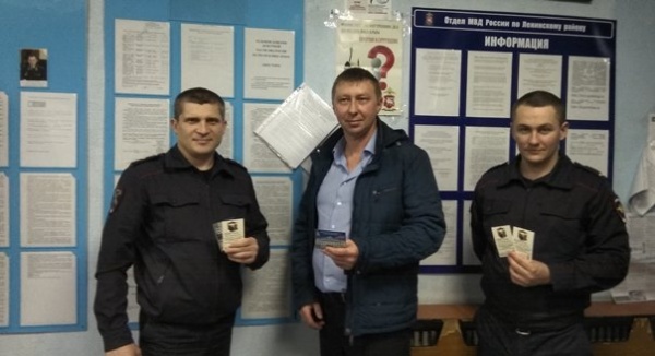 Полицейские рассказывают жителям Ленинского района, как действовать в случае, если гражданин столкнулся с вымогательством взятки