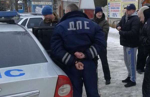 Сотрудник ГИБДД подозревается в получении взятки
