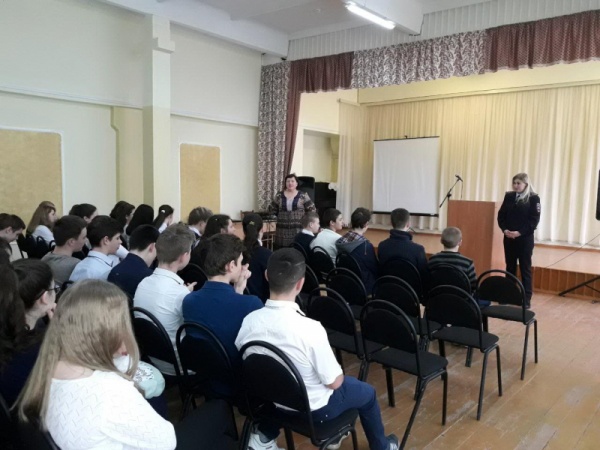 В Ленинском районе полицейские и социальные службы провели «Уроки правового просвещения»