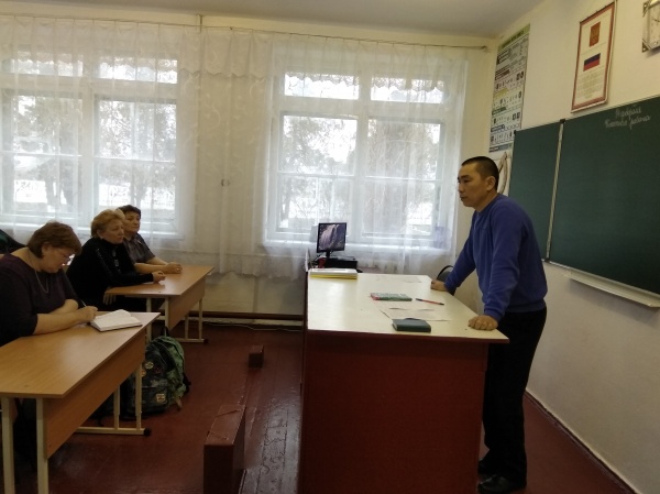 Полицейские и преподаватели в Ленинском районе обсудили вопросы профилактики противоправных деяний в подростковой среде