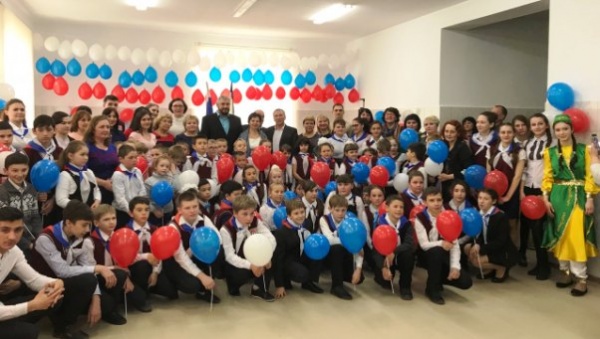 После капительного ремонта в селе Батальное Ленинского района открыли школу со структурным подразделением "Детский сад"