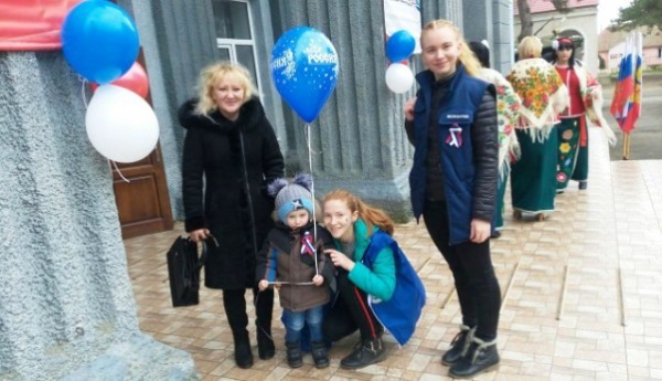 Администрация Ленинского района приняла участие в мероприятиях, посвященных Дню воссоединения Крыма с Россией