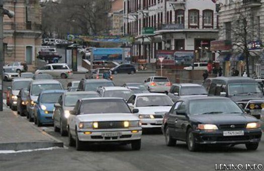 С 1 октября водителям надо днем ездить с включеными фарами