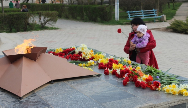 В Ленино прошел митинг, посвященный 74-й годовщине освобождения Ленинского района от фашистских захватчиков
