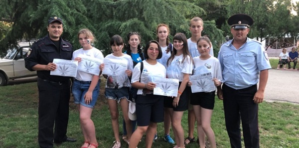 В Ленинском районе полицейские рассказали ребятам о вреде наркотиков