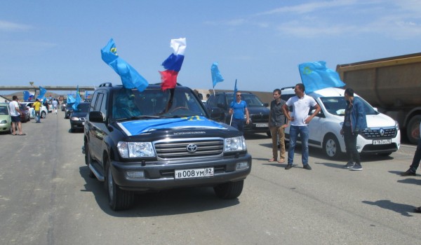 Ленинский район принял участие в автопробеге, посвященном Дню крымскотатарского флага