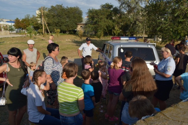В Ленинском районе инспекторы ГИБДД рассказали ребятам о своей работе