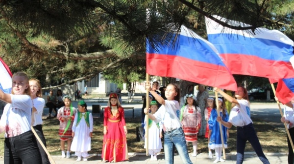 В Ленинском районе отпраздновали День Государственного Флага Российской Федерации