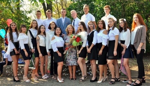 В общеобразовательных учреждениях Ленинского района прошли торжественные линейки, посвященные началу нового учебного года