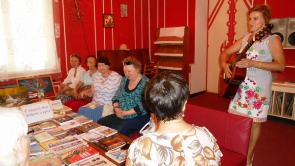 В Ленинской районной библиотеке провели мероприятие, посвящённое Дню посёлка Ленино