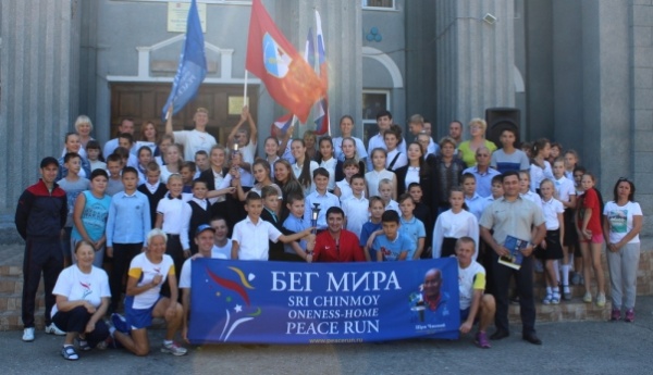 В Ленинский район прибыла международная эстафета «Бег Мира - 2018»