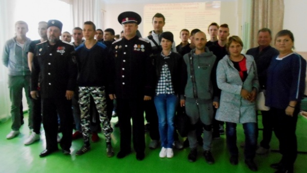 В Ленинской районной библиотеке прошла встреча с Атаманом Ленинского отдела Общероссийской Общесоюзной организации Союза казаков Крымского казачьего войска