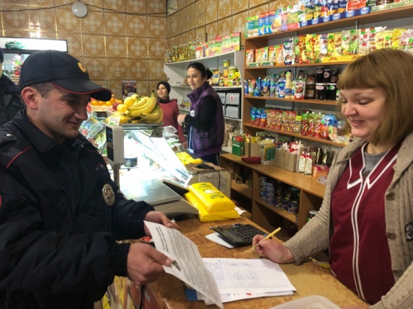 Сотрудники отдела МВД России по Ленинскому району проводят с населением работу по профилактике мошенничества