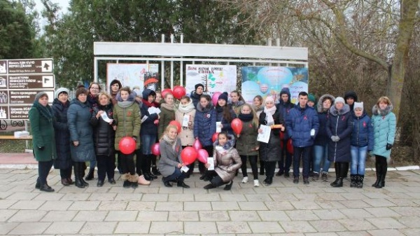 В пгт Ленино состоялась акция «Молодежь против СПИДа и наркотиков»