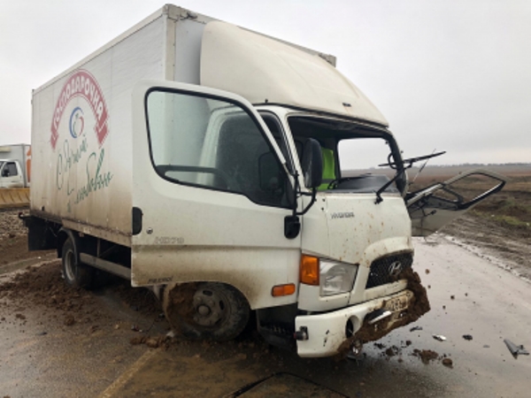 ​По факту ДТП в Ленинском районе с участием пяти транспортных средств проводится проверка, на месте работают инспекторы ГИБДД