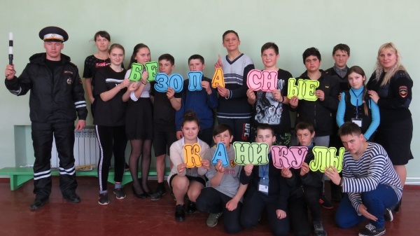 Сотрудники ОМВД России по Ленинскому району провели акцию под девизом: «Детям - Безопасные каникулы!»